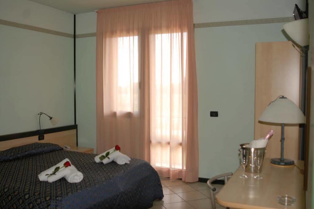 Hotel Gran Delta Di Alba-Invest Srl روسولينا المظهر الخارجي الصورة